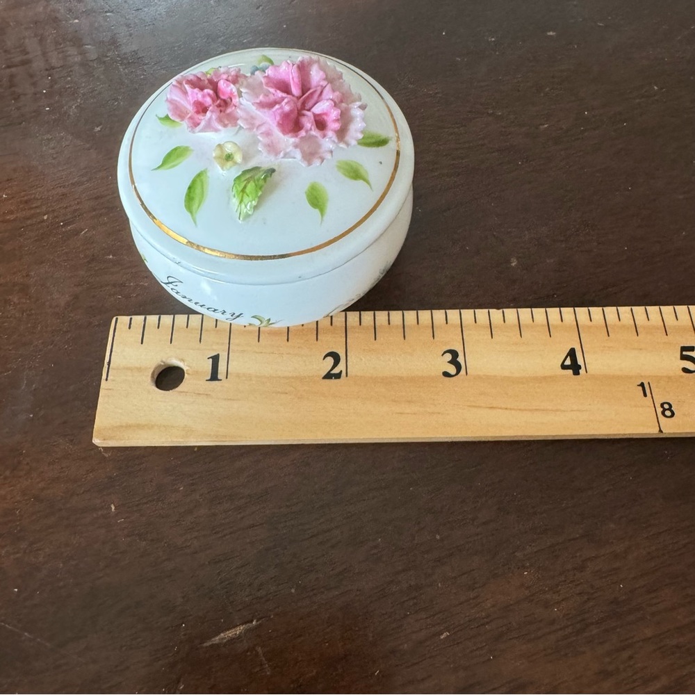 Vintage Maruri Masterpiece Bone China 1977 Enesco December Lidded Trinket Box - Picture 9 of 10